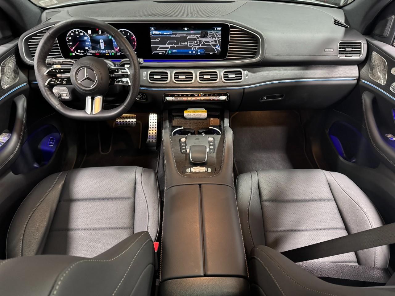 Mercedes-Benz GLS Vehicle Full-screen Gallery Image 13