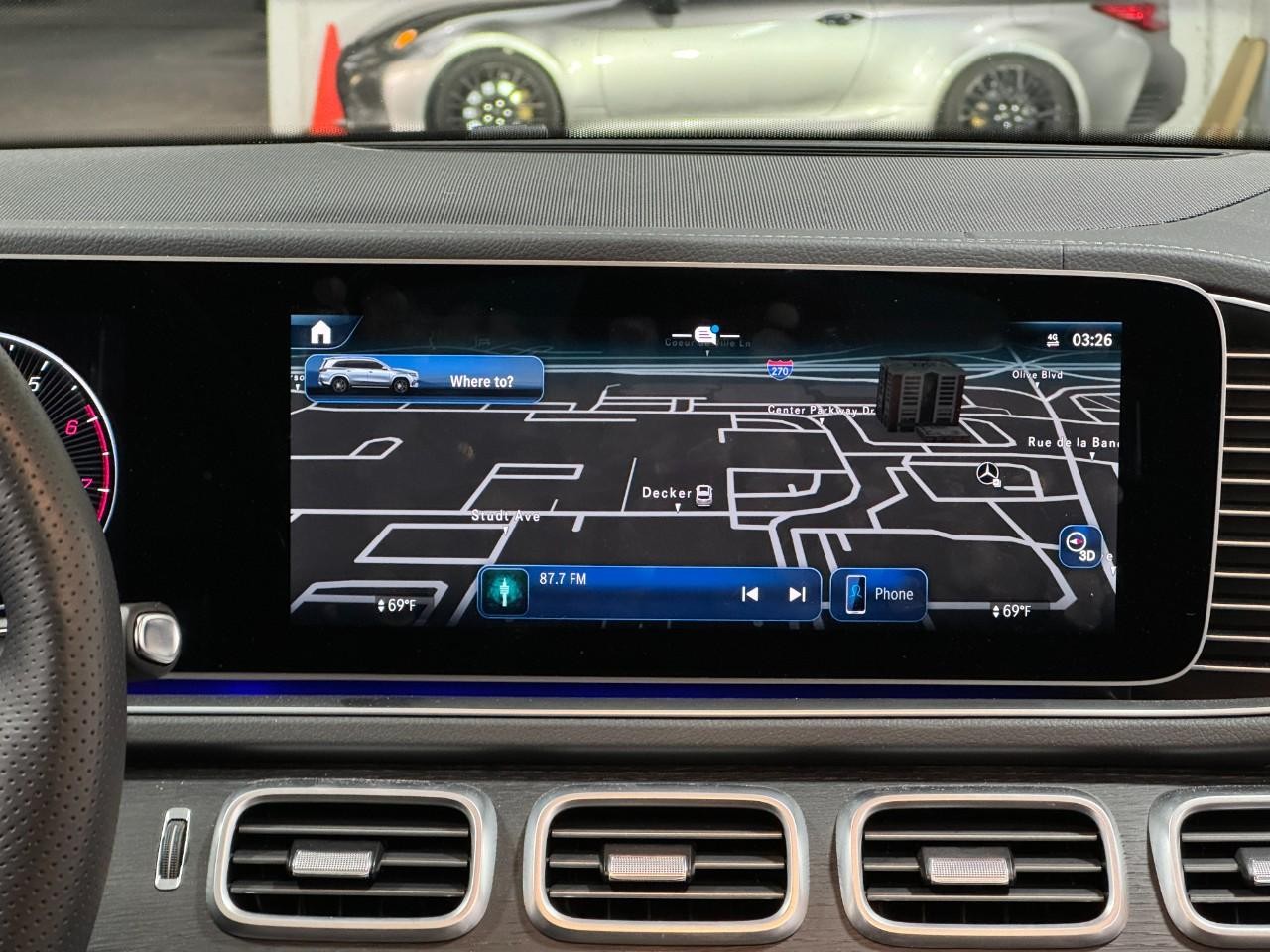 Mercedes-Benz GLS Vehicle Full-screen Gallery Image 15