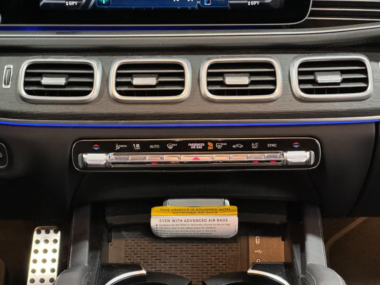 Mercedes-Benz GLS Vehicle Full-screen Gallery Image 16