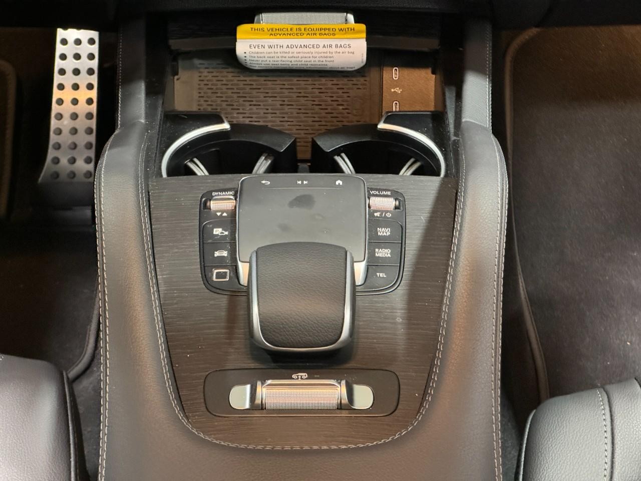 Mercedes-Benz GLS Vehicle Full-screen Gallery Image 17