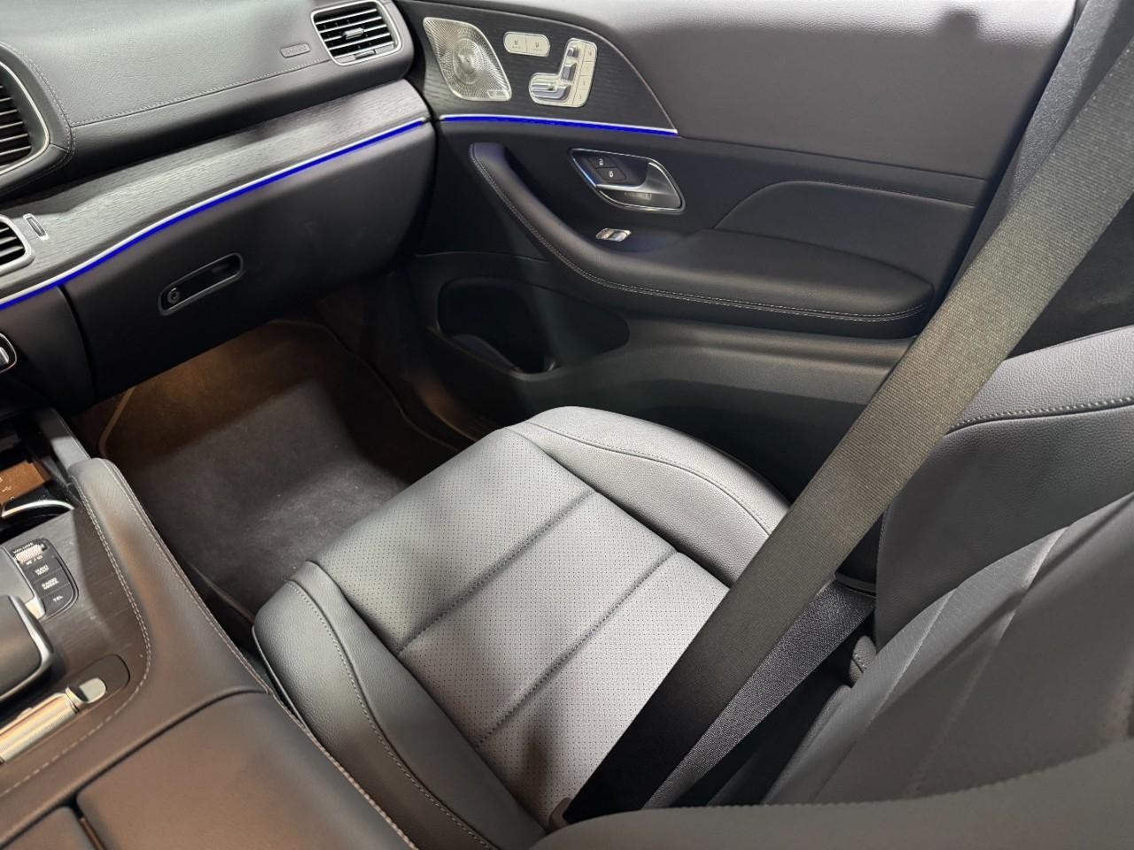 Mercedes-Benz GLS Vehicle Full-screen Gallery Image 18