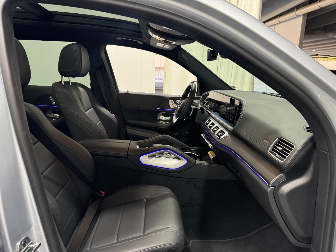 Mercedes-Benz GLS Vehicle Full-screen Gallery Image 19