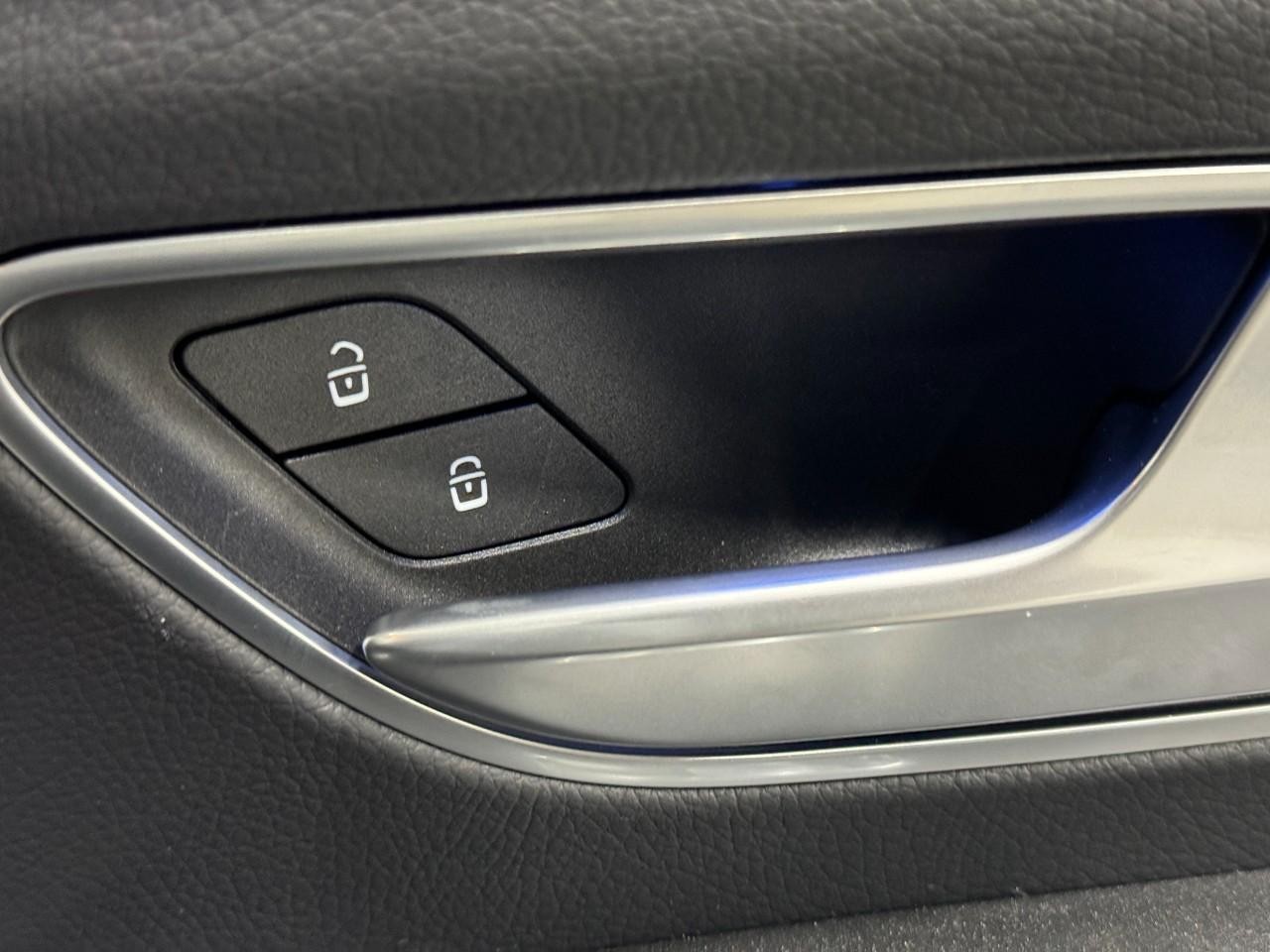 Mercedes-Benz GLS Vehicle Full-screen Gallery Image 23