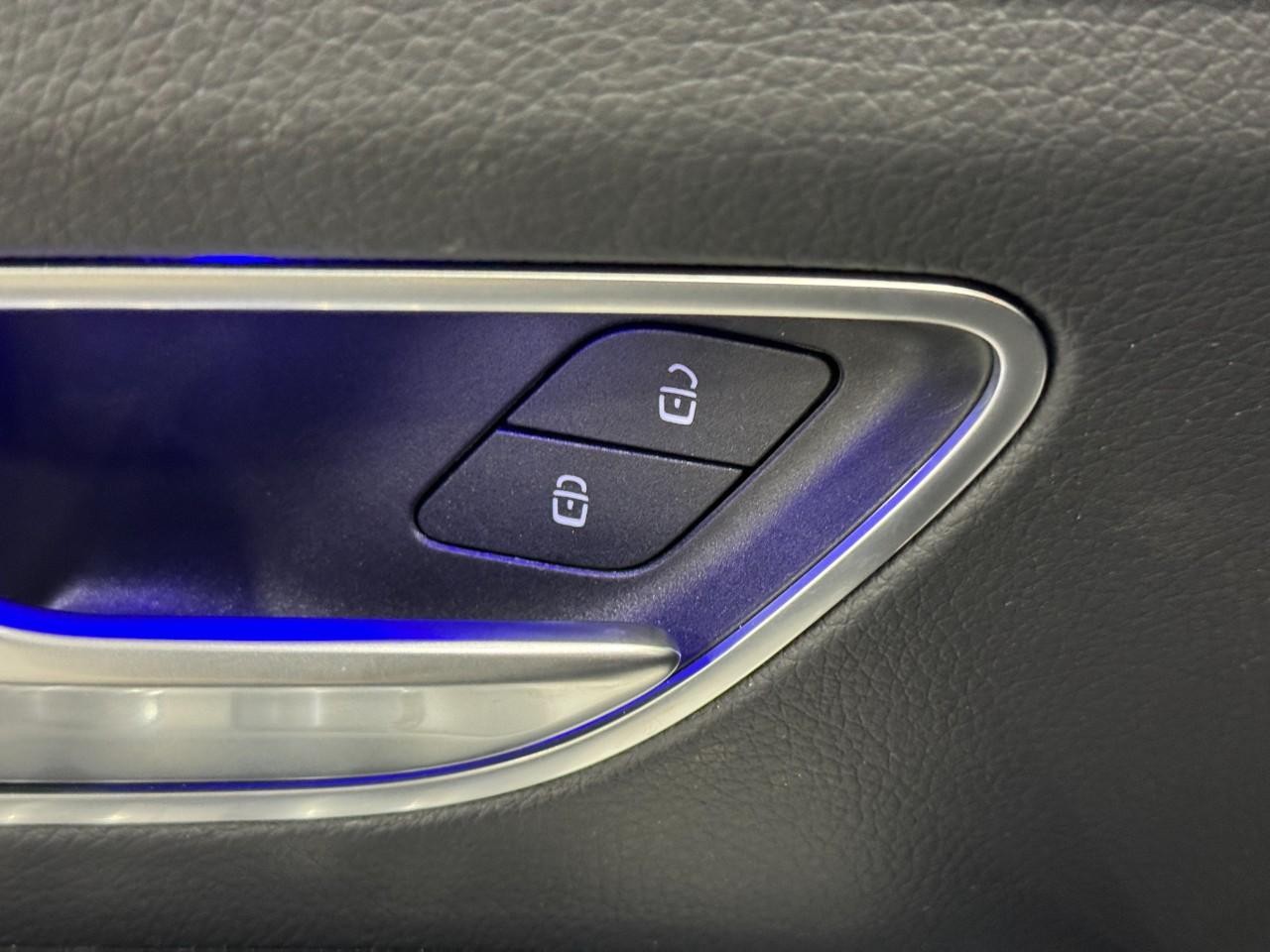 Mercedes-Benz GLS Vehicle Full-screen Gallery Image 27