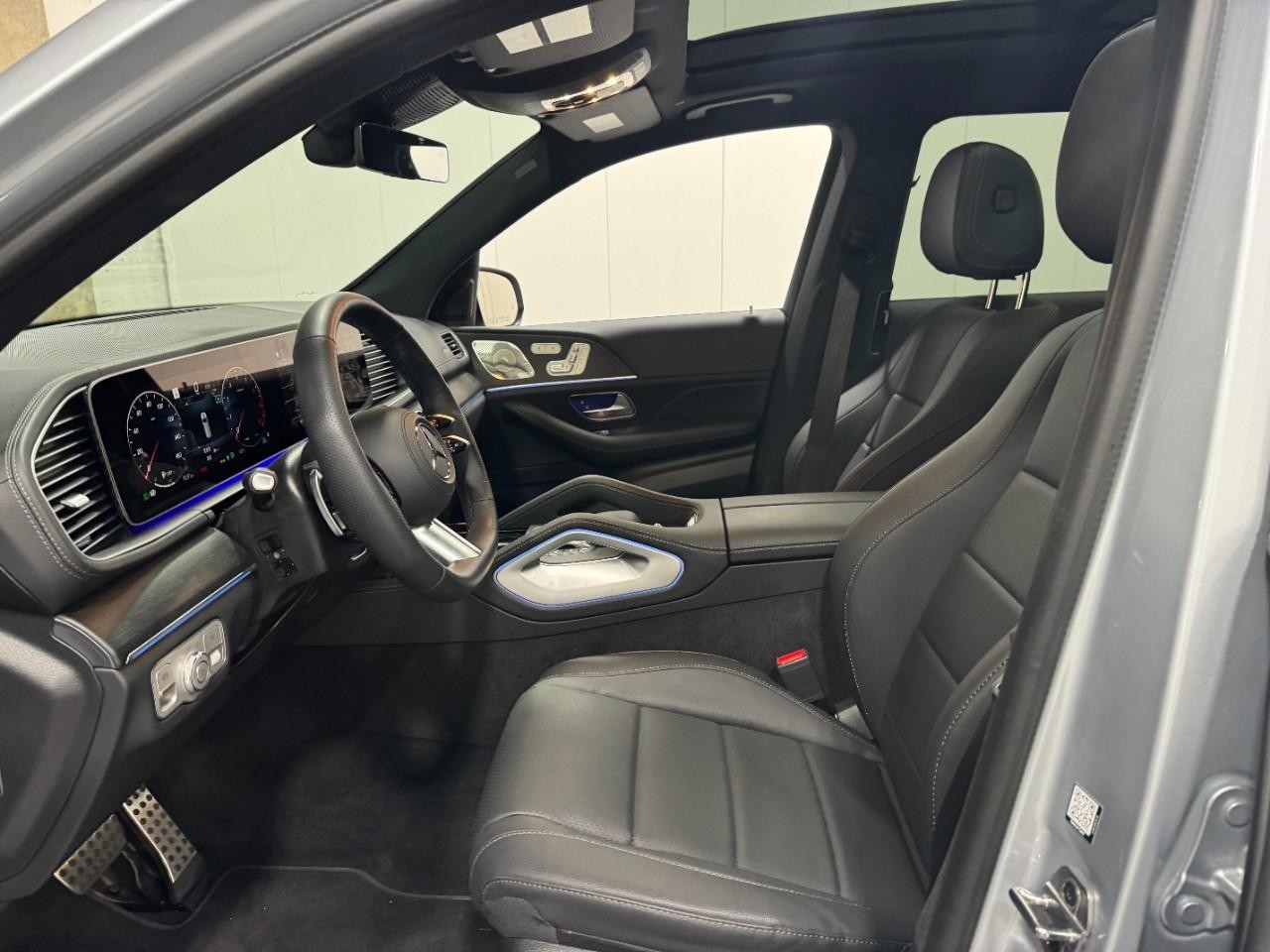 Mercedes-Benz GLS Vehicle Full-screen Gallery Image 30