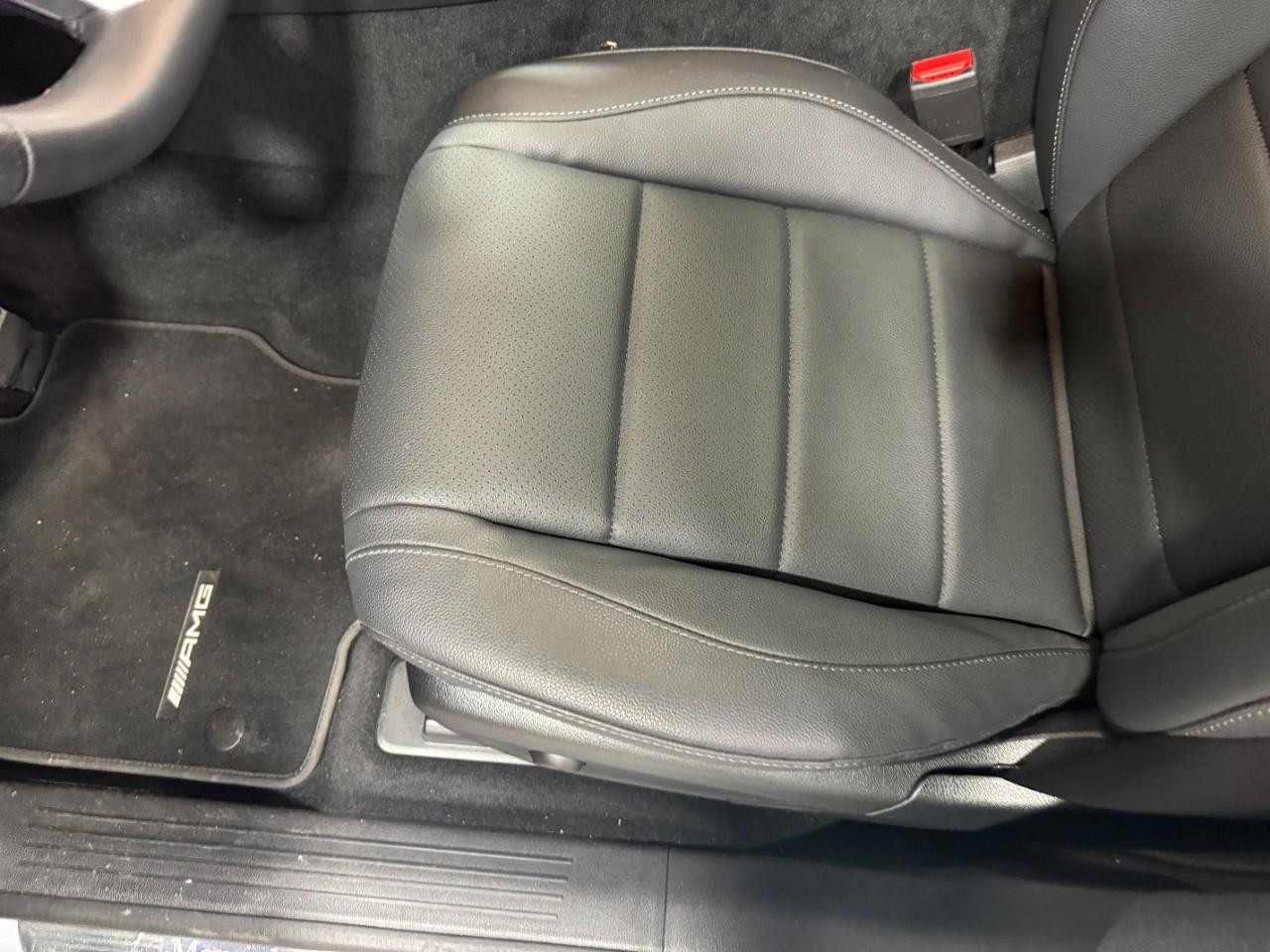 Mercedes-Benz GLS Vehicle Full-screen Gallery Image 31