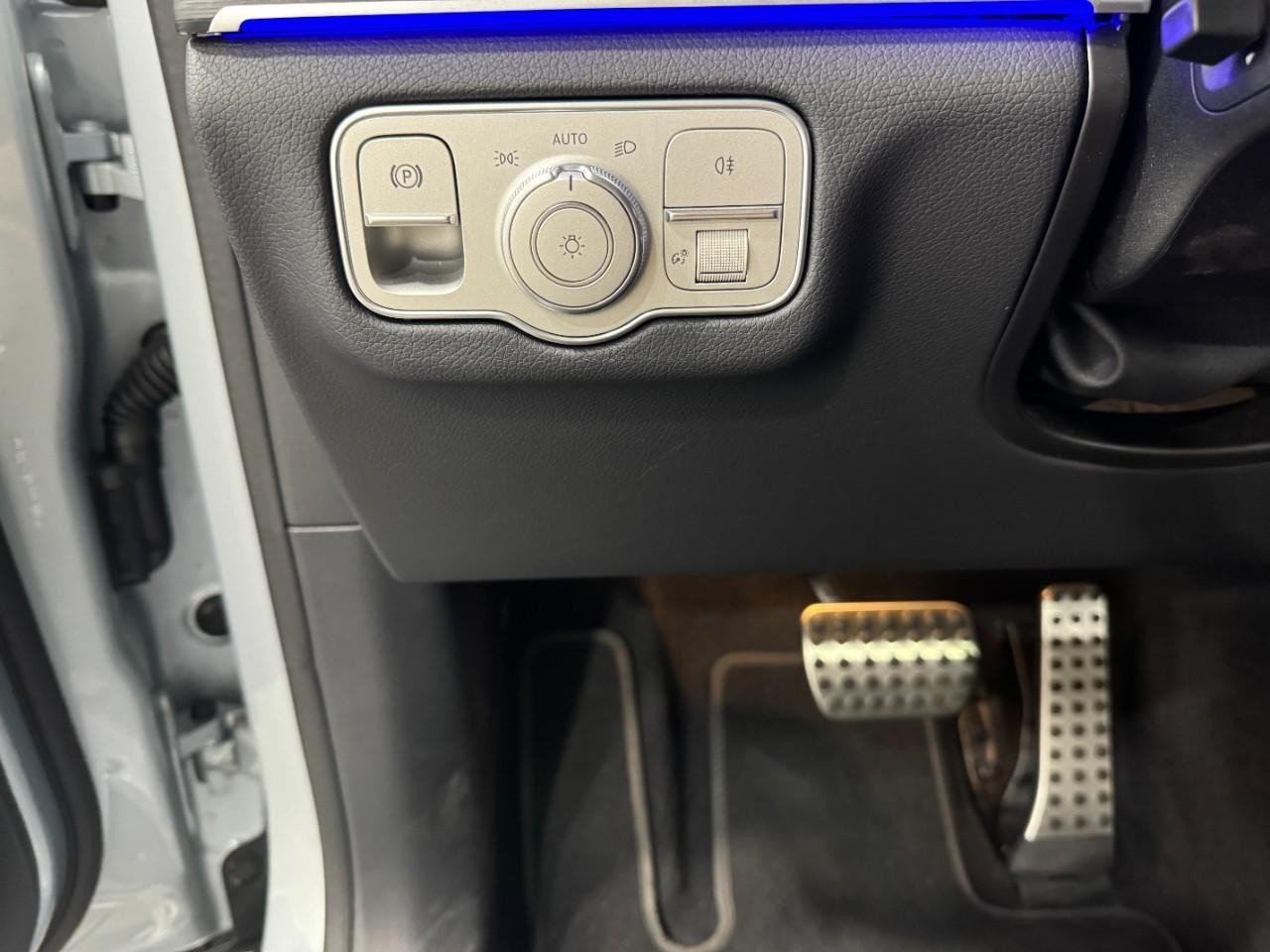 Mercedes-Benz GLS Vehicle Full-screen Gallery Image 33