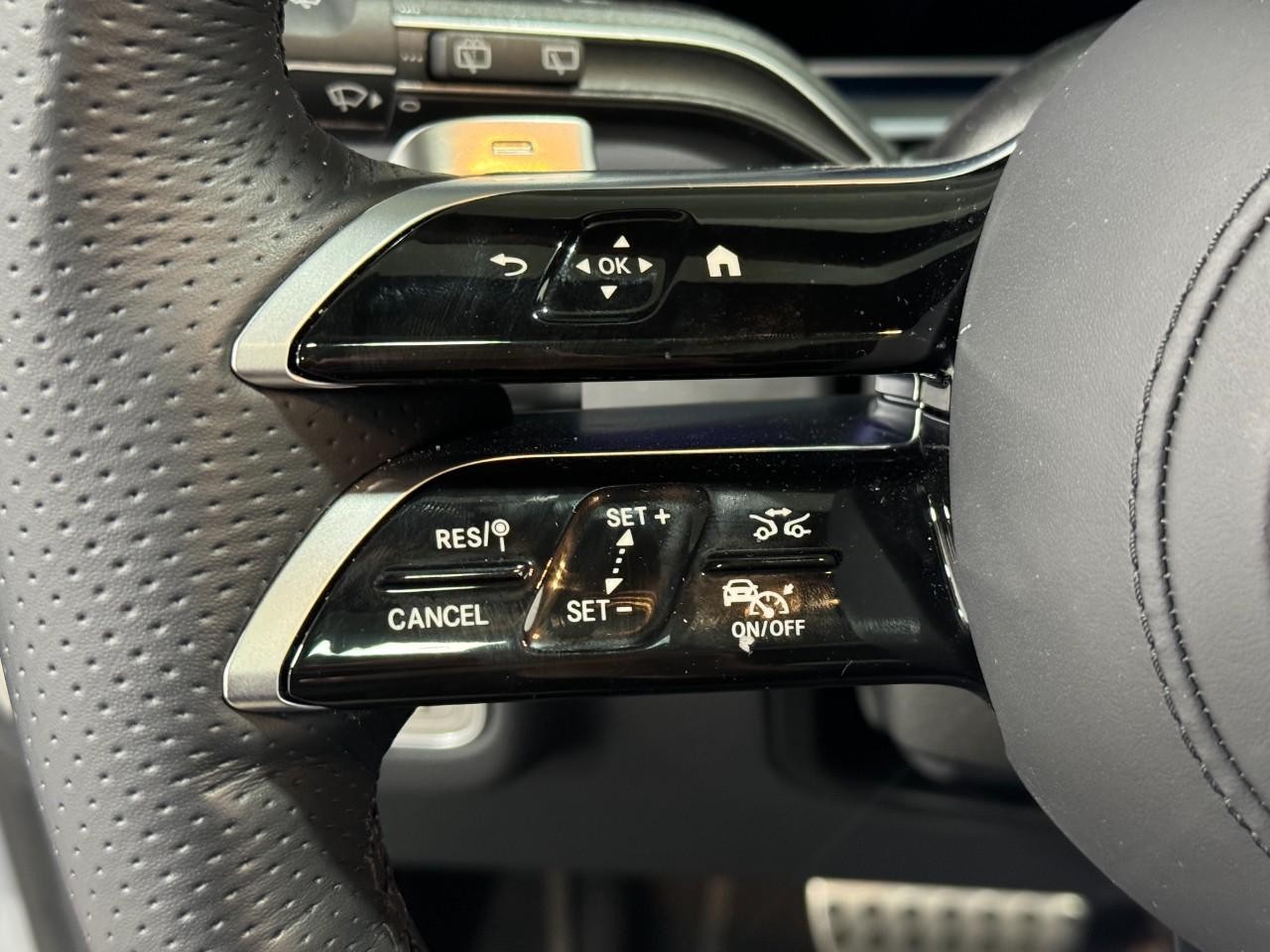 Mercedes-Benz GLS Vehicle Full-screen Gallery Image 34