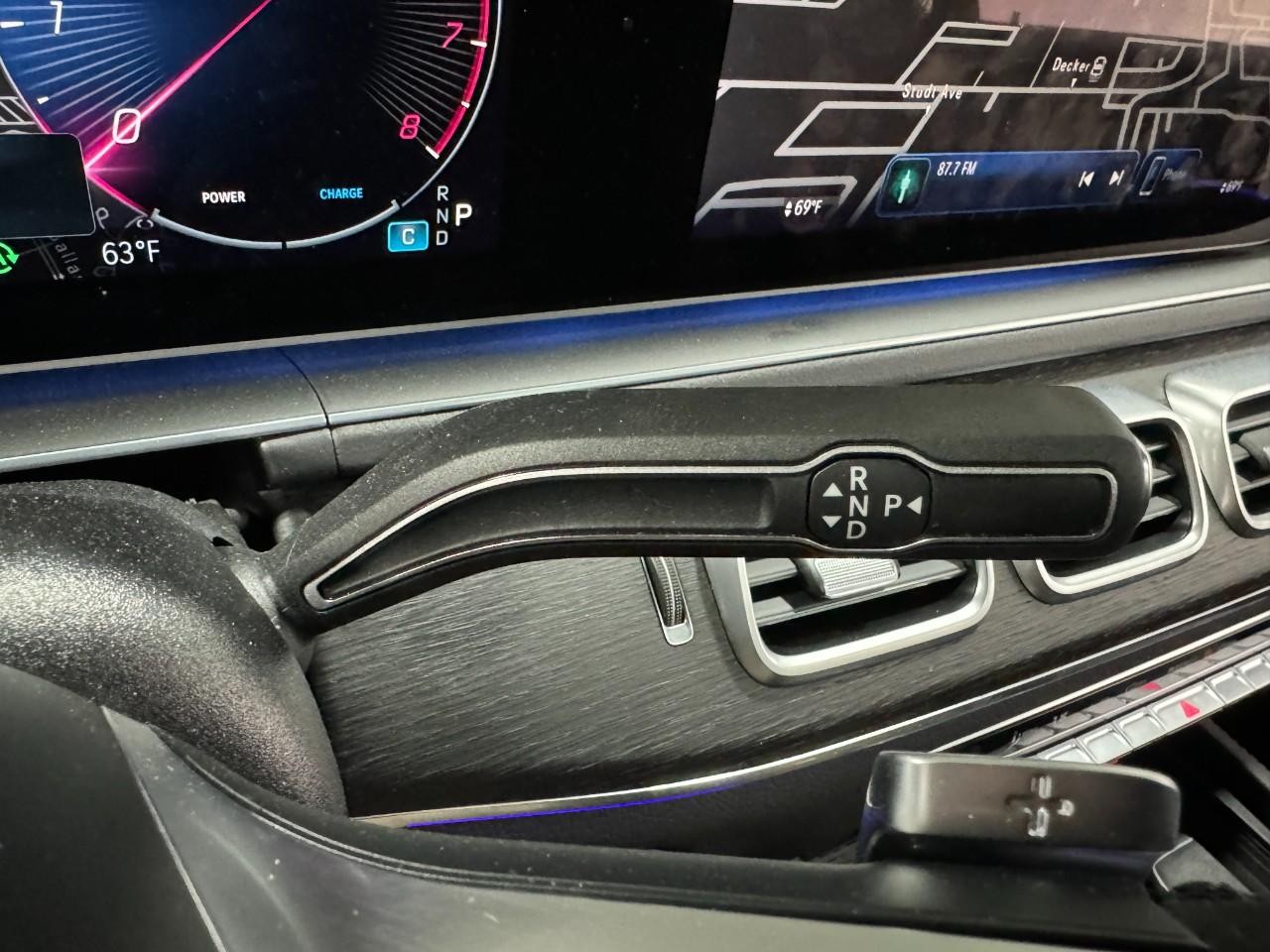 Mercedes-Benz GLS Vehicle Full-screen Gallery Image 37