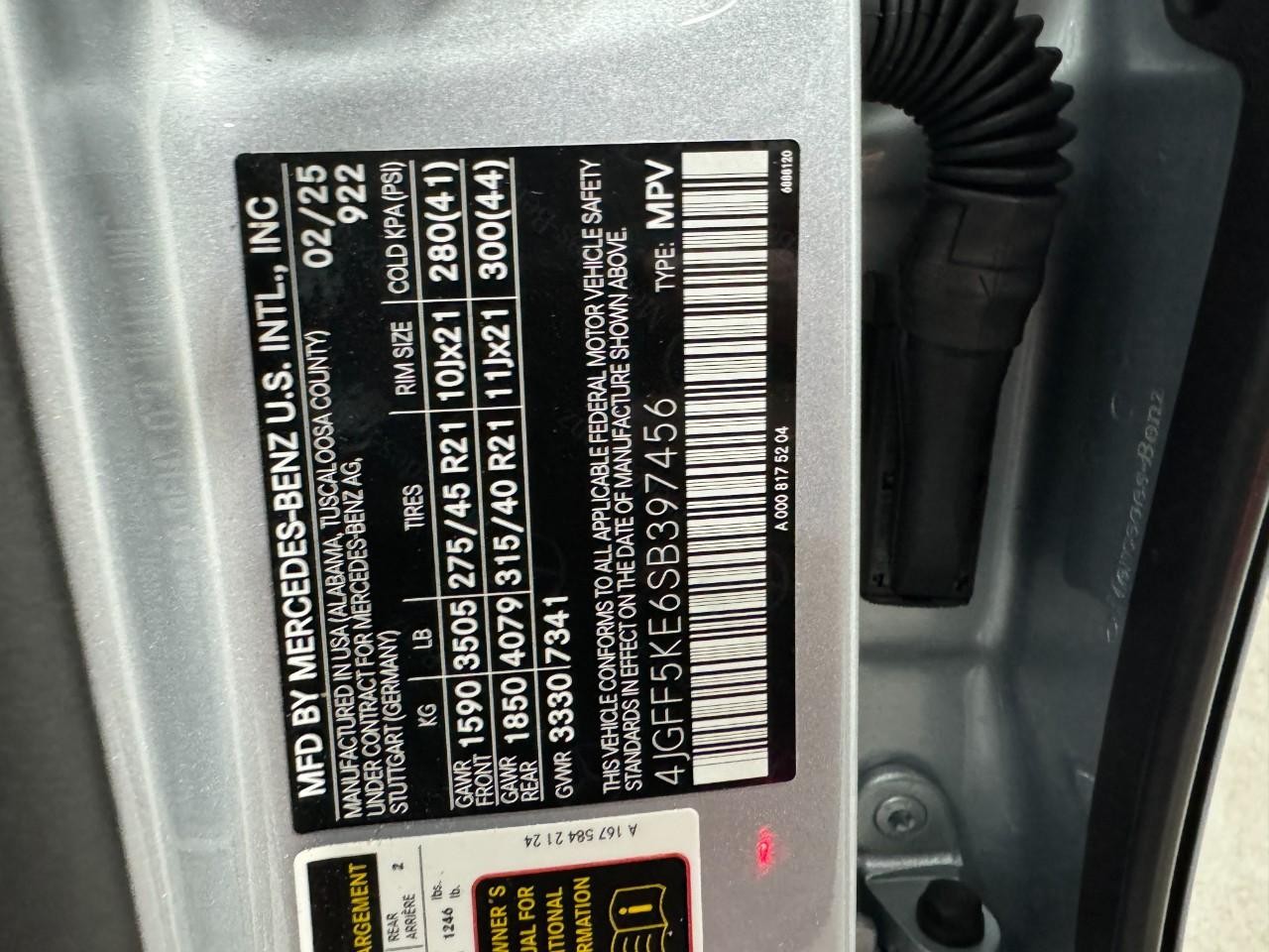 Mercedes-Benz GLS Vehicle Full-screen Gallery Image 39