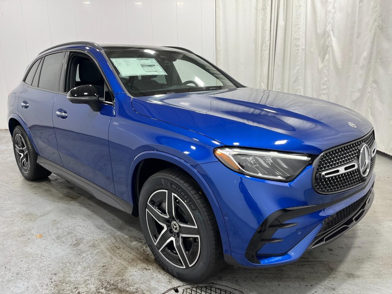 Mercedes-Benz GLC Vehicle Full-screen Gallery Image 6