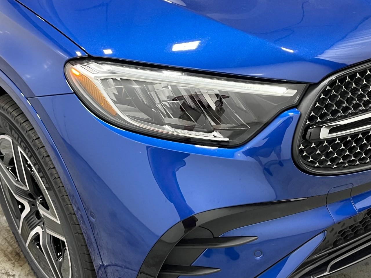 Mercedes-Benz GLC Vehicle Full-screen Gallery Image 8