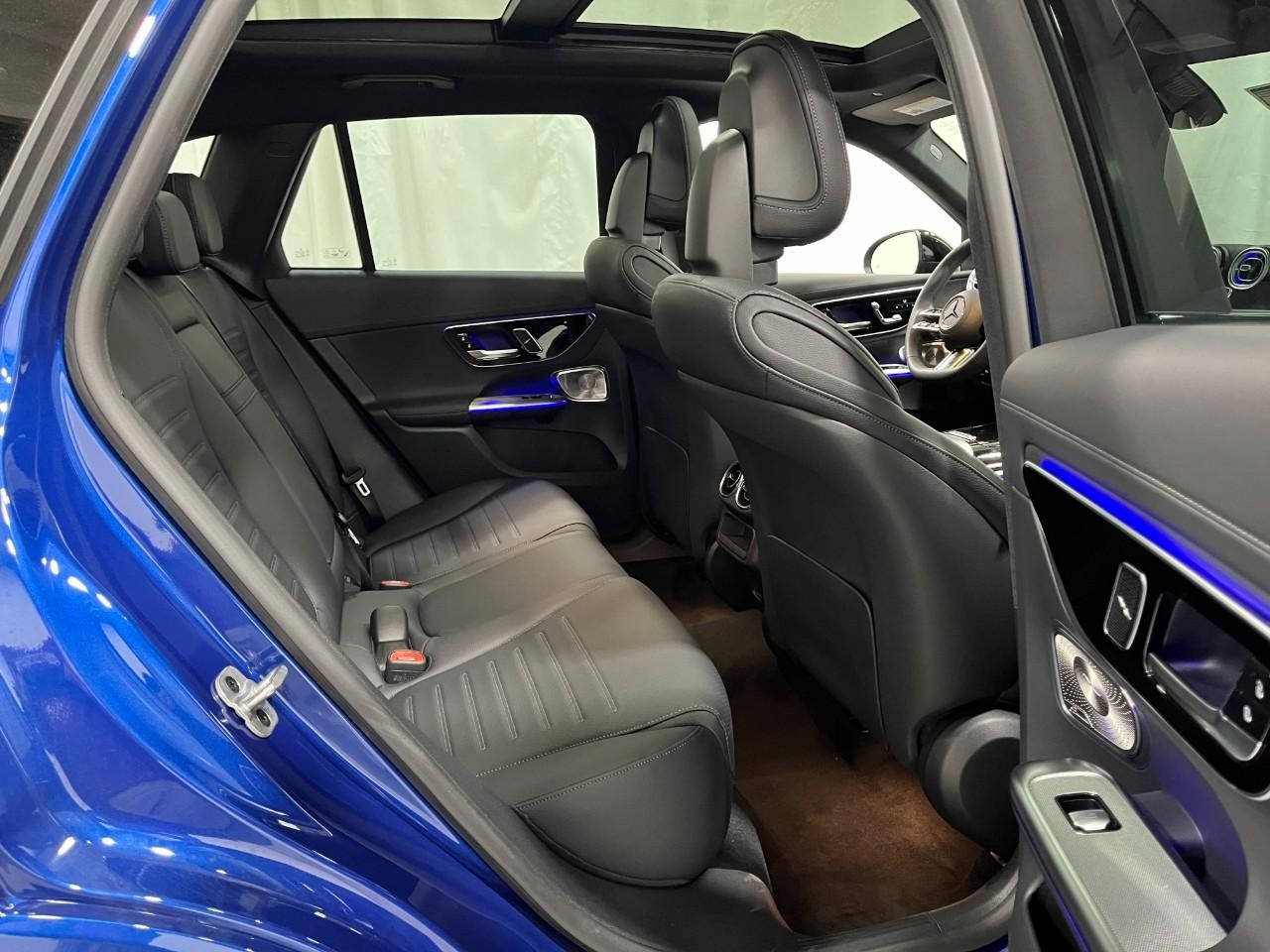 Mercedes-Benz GLC Vehicle Full-screen Gallery Image 13