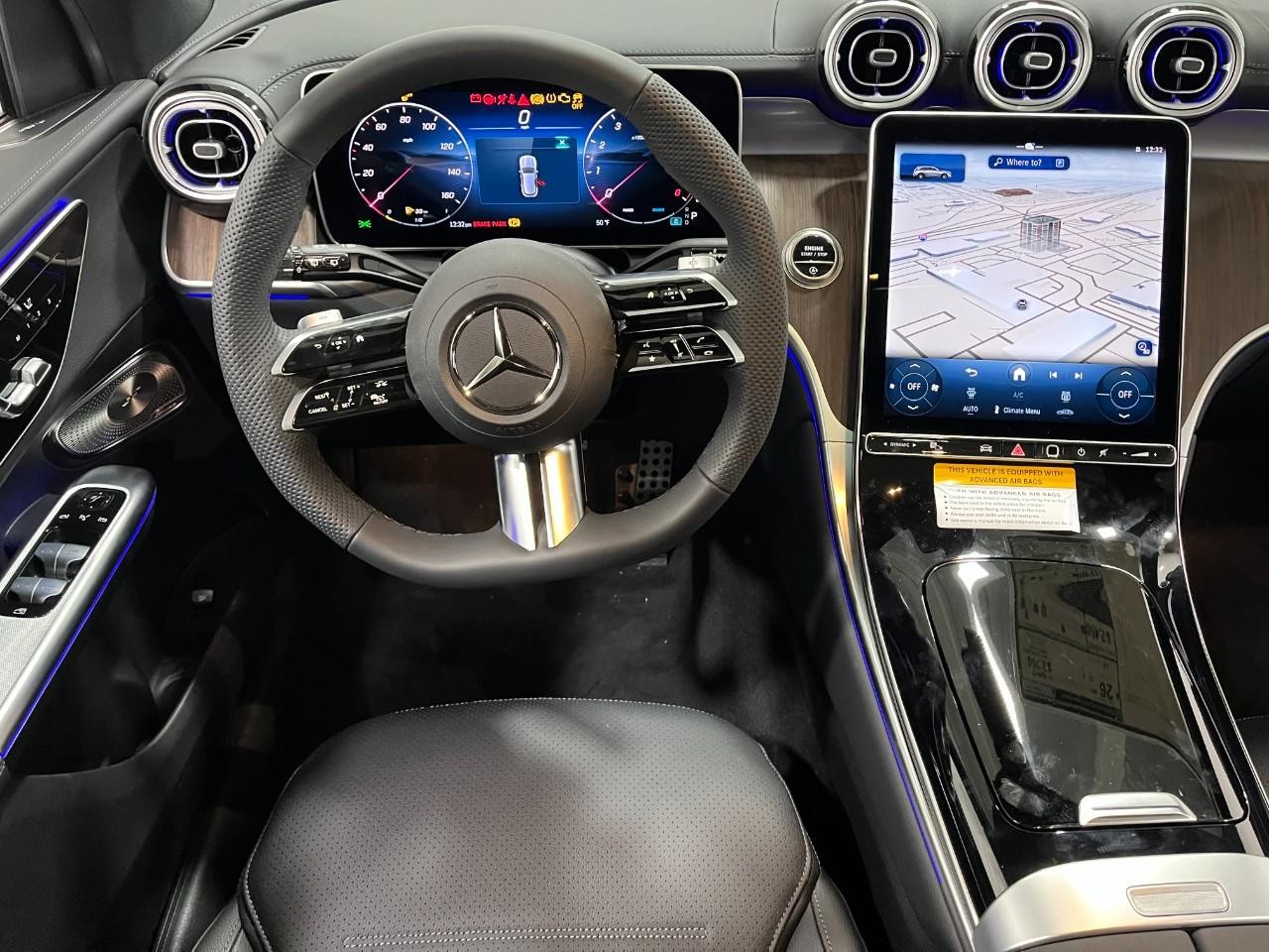 Mercedes-Benz GLC Vehicle Full-screen Gallery Image 15