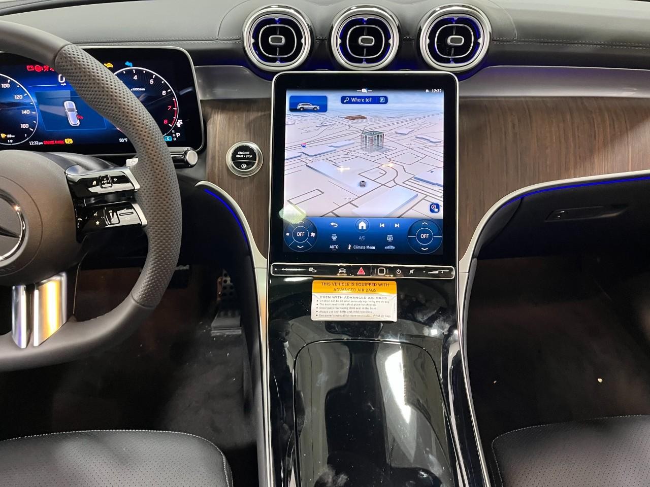 Mercedes-Benz GLC Vehicle Full-screen Gallery Image 16