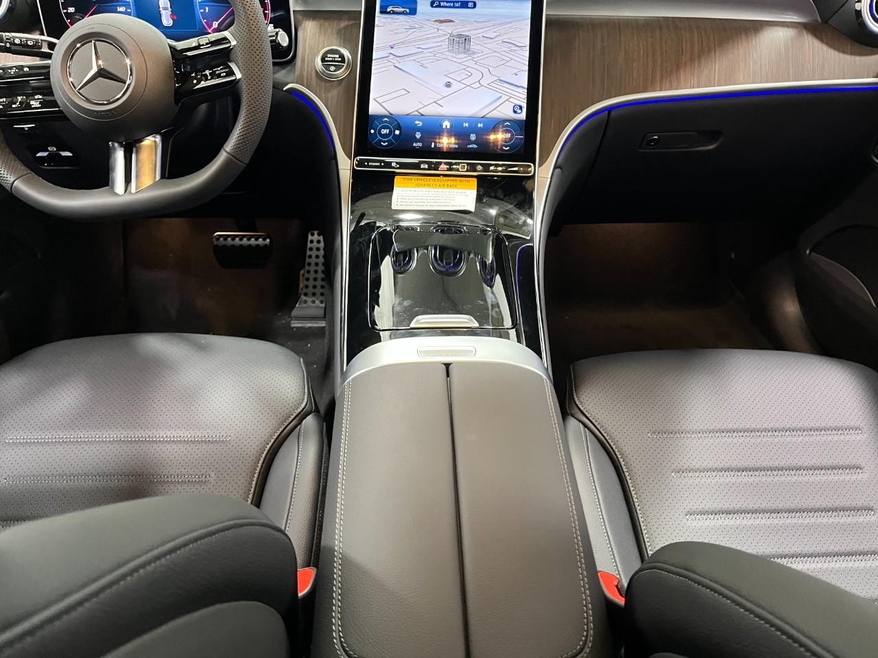 Mercedes-Benz GLC Vehicle Full-screen Gallery Image 17