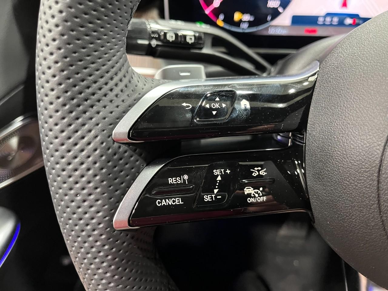 Mercedes-Benz GLC Vehicle Full-screen Gallery Image 21