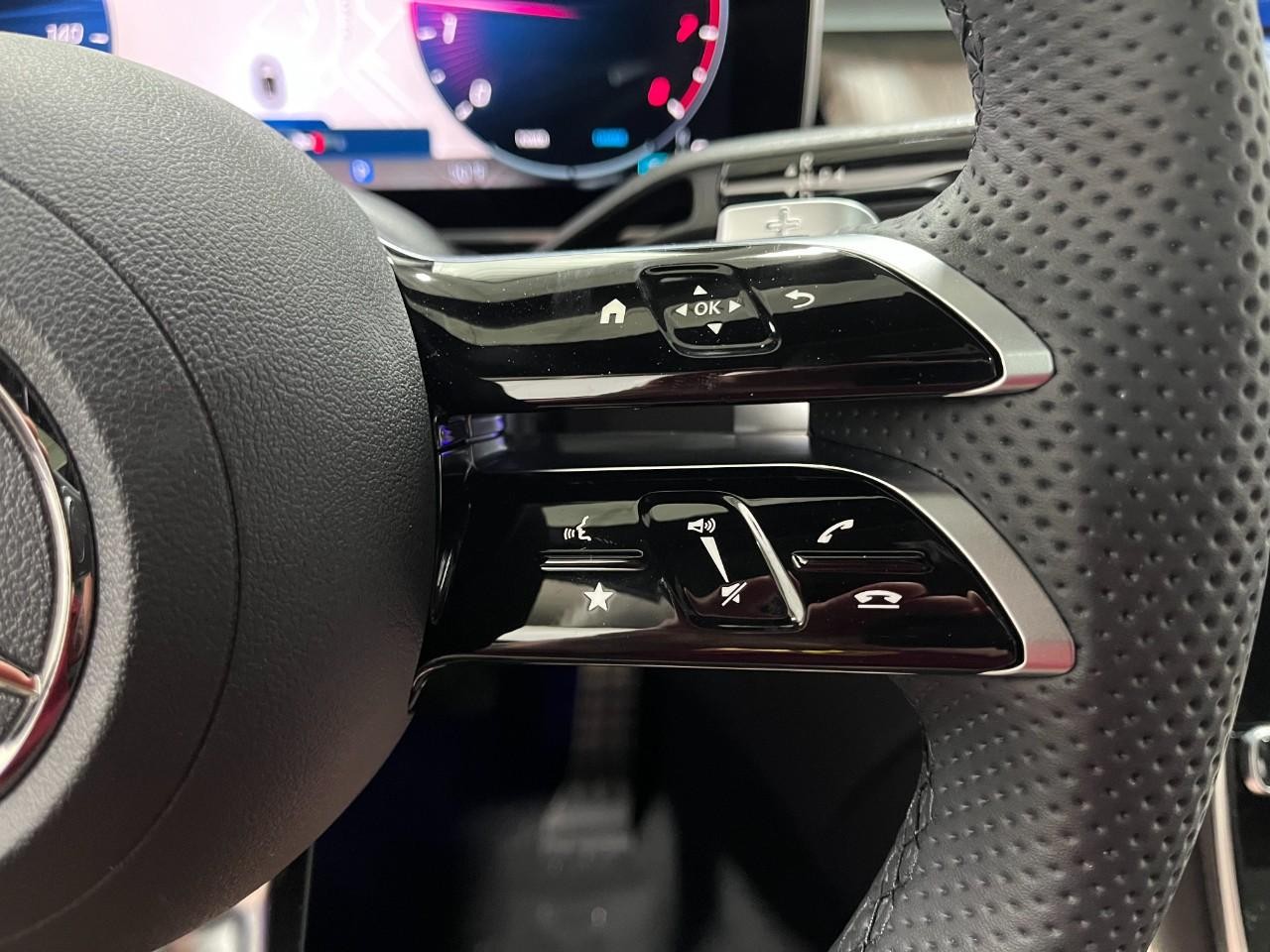 Mercedes-Benz GLC Vehicle Full-screen Gallery Image 23