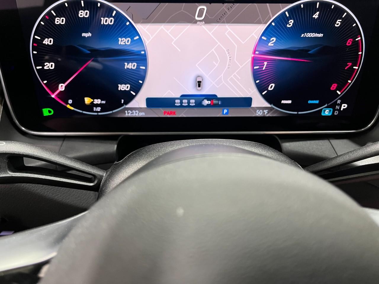 Mercedes-Benz GLC Vehicle Full-screen Gallery Image 24