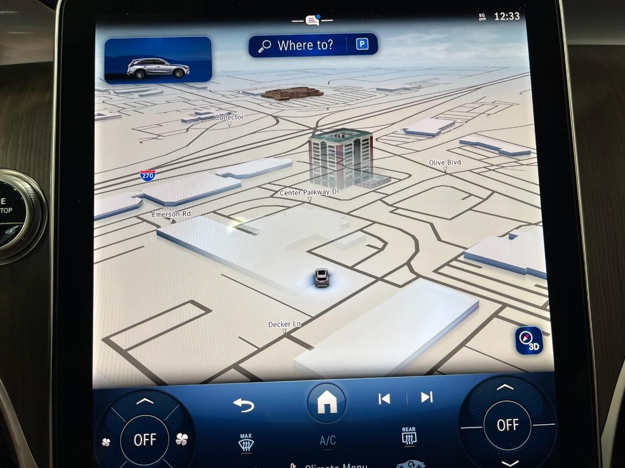 Mercedes-Benz GLC Vehicle Full-screen Gallery Image 25