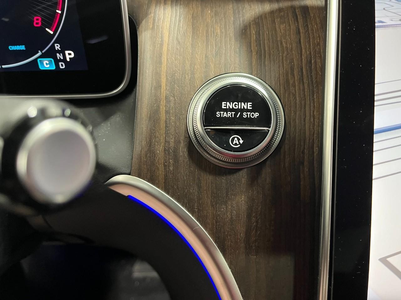 Mercedes-Benz GLC Vehicle Full-screen Gallery Image 28