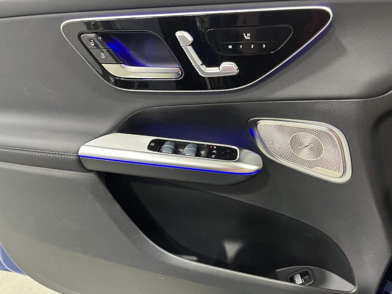 Mercedes-Benz GLC Vehicle Full-screen Gallery Image 29