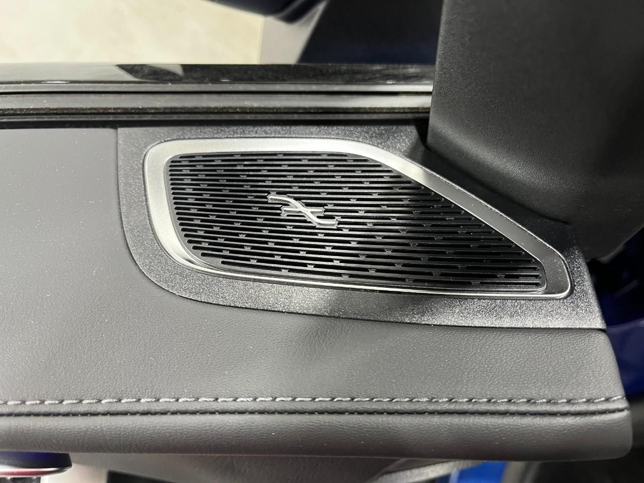 Mercedes-Benz GLC Vehicle Full-screen Gallery Image 30