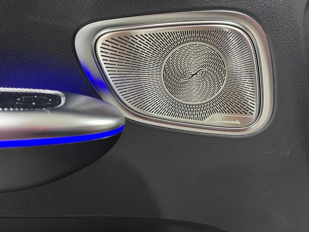 Mercedes-Benz GLC Vehicle Full-screen Gallery Image 33