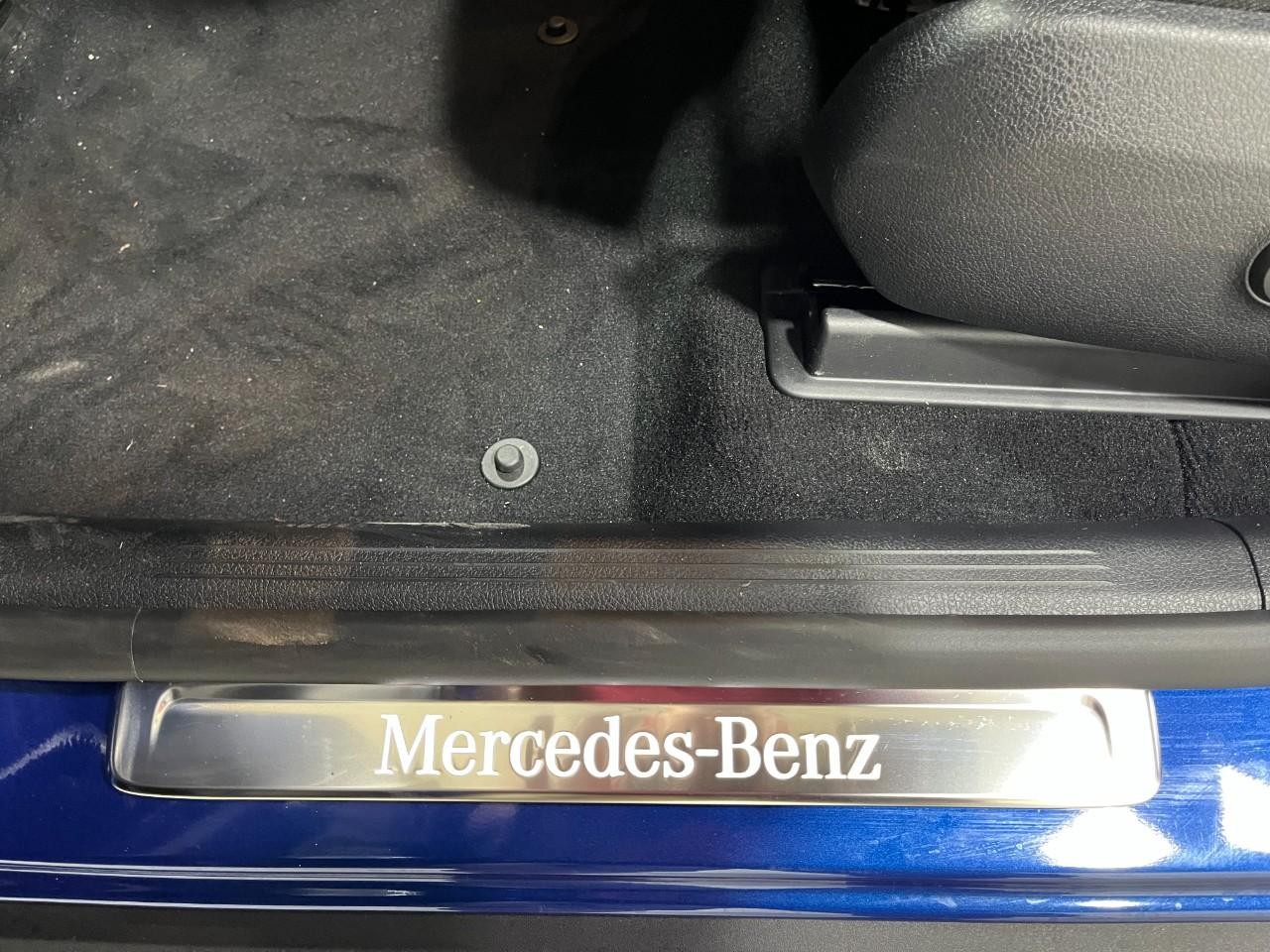 Mercedes-Benz GLC Vehicle Full-screen Gallery Image 35