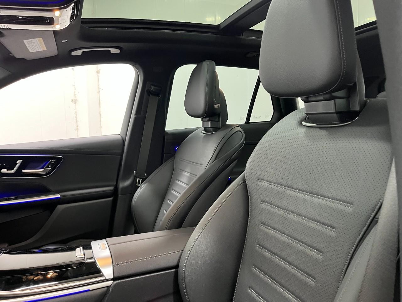 Mercedes-Benz GLC Vehicle Full-screen Gallery Image 37