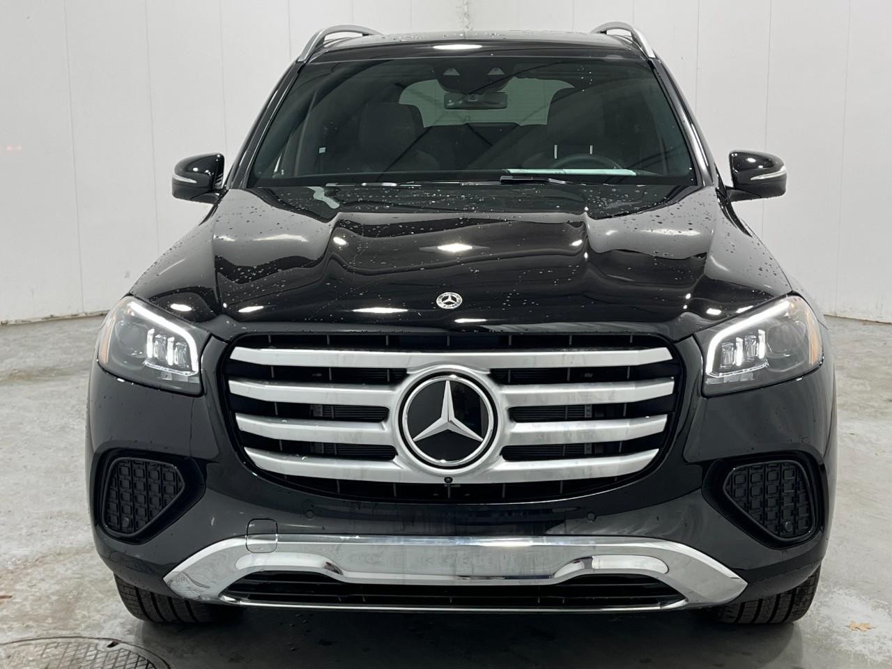 Mercedes-Benz GLS Vehicle Full-screen Gallery Image 7