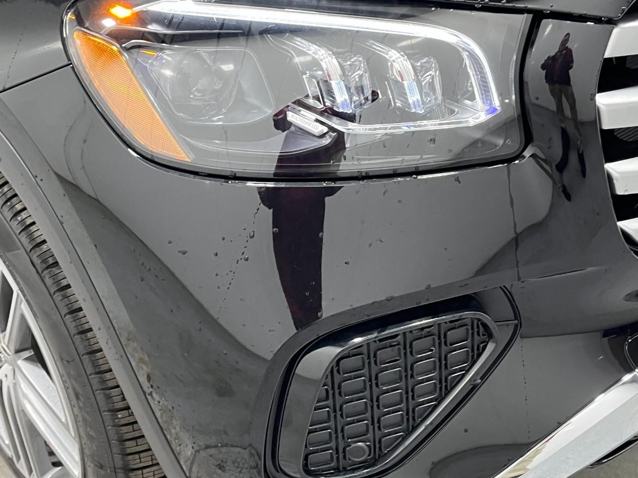 Mercedes-Benz GLS Vehicle Full-screen Gallery Image 8