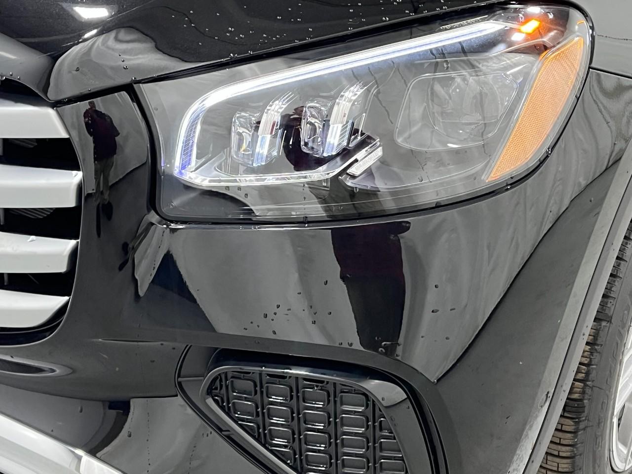 Mercedes-Benz GLS Vehicle Full-screen Gallery Image 9