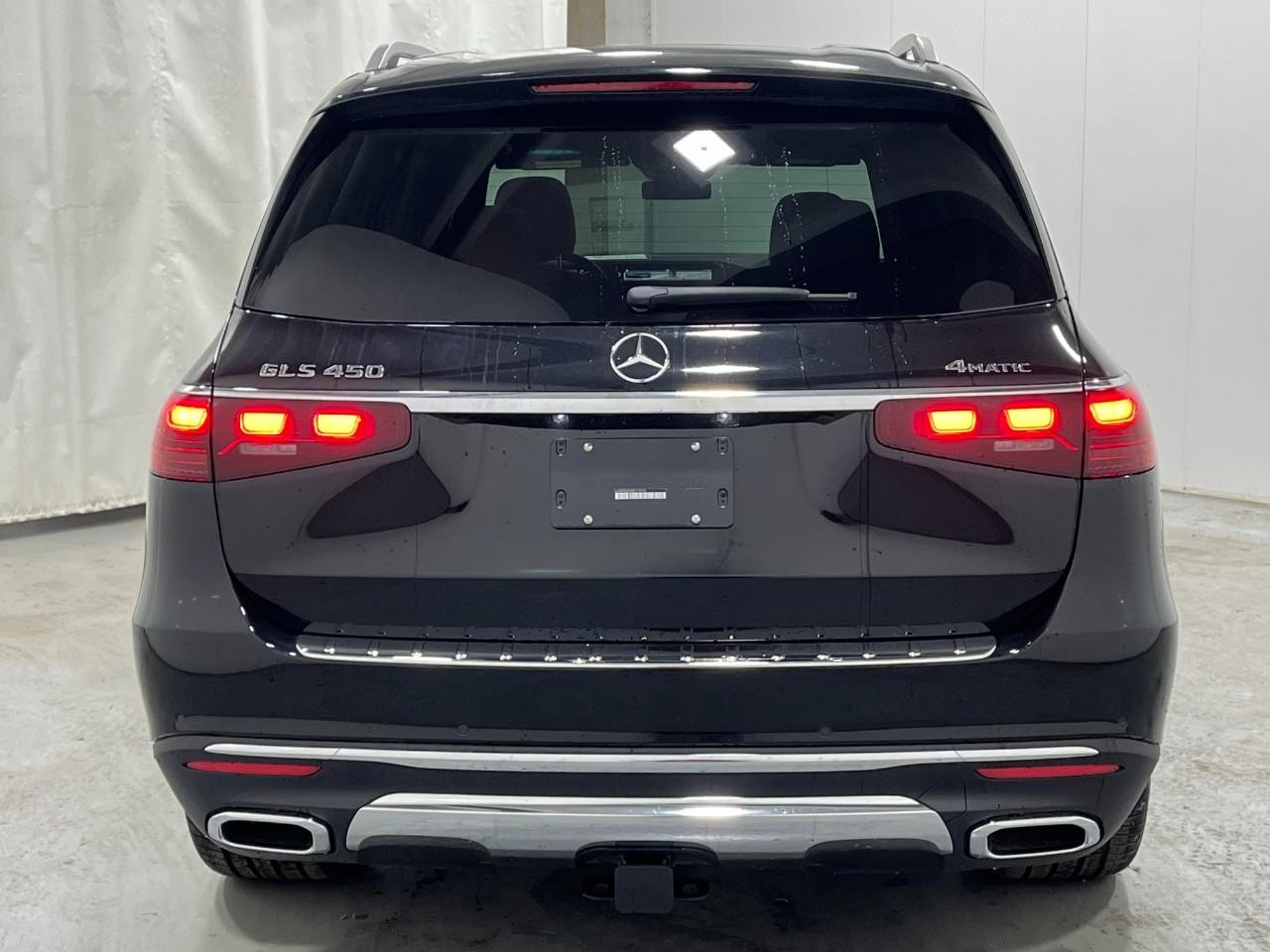 Mercedes-Benz GLS Vehicle Full-screen Gallery Image 10
