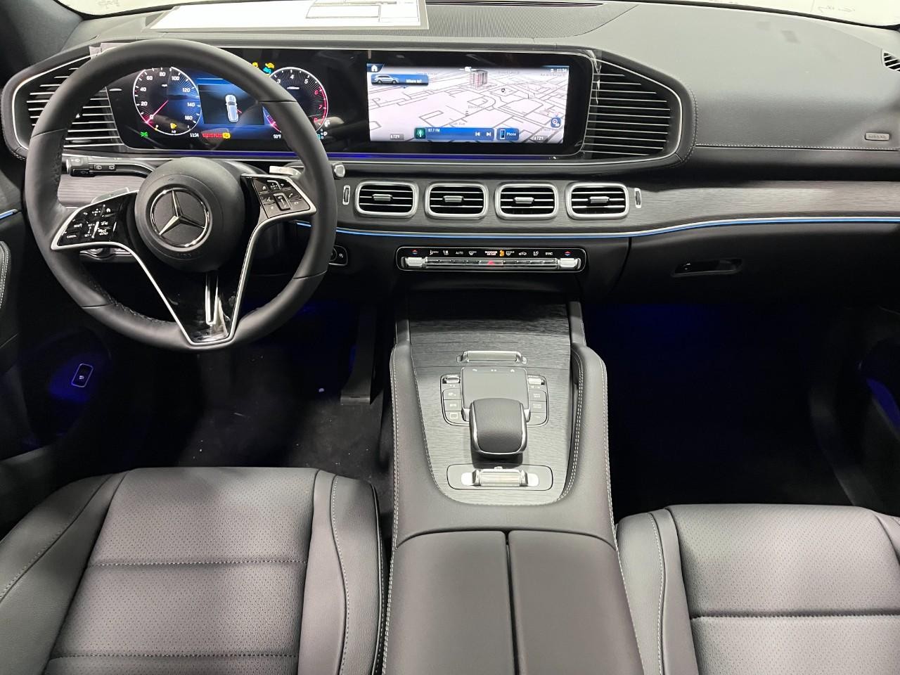 Mercedes-Benz GLS Vehicle Full-screen Gallery Image 15