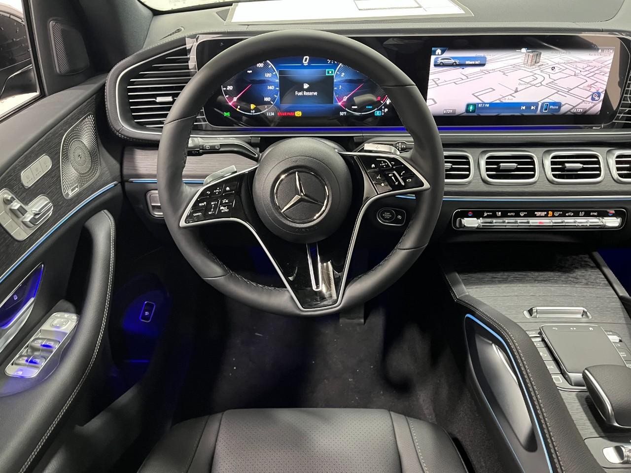 Mercedes-Benz GLS Vehicle Full-screen Gallery Image 16