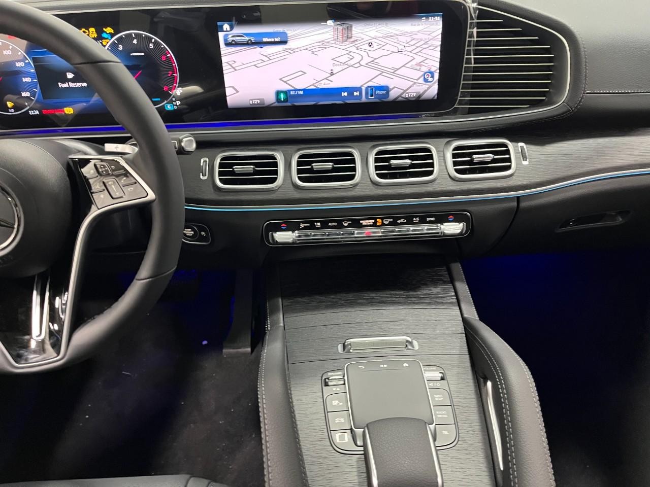 Mercedes-Benz GLS Vehicle Full-screen Gallery Image 17