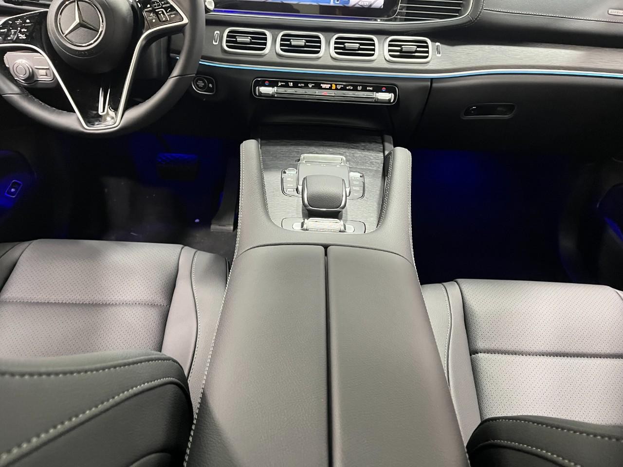 Mercedes-Benz GLS Vehicle Full-screen Gallery Image 18