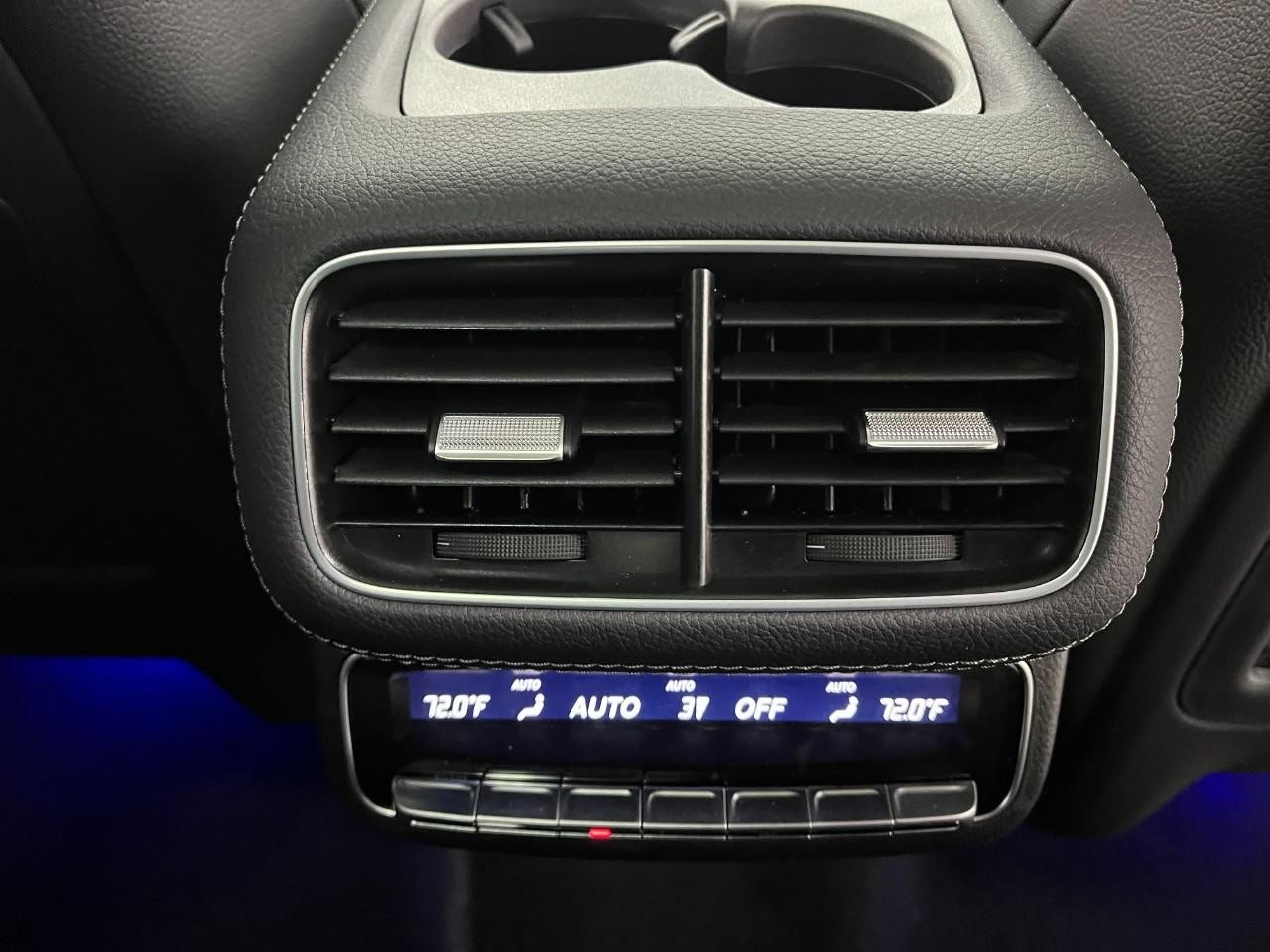 Mercedes-Benz GLS Vehicle Full-screen Gallery Image 19