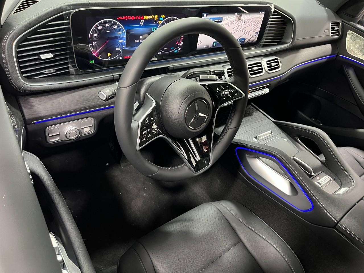 Mercedes-Benz GLS Vehicle Full-screen Gallery Image 21