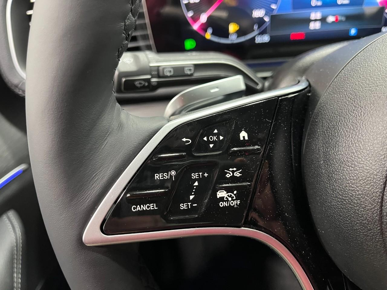 Mercedes-Benz GLS Vehicle Full-screen Gallery Image 22