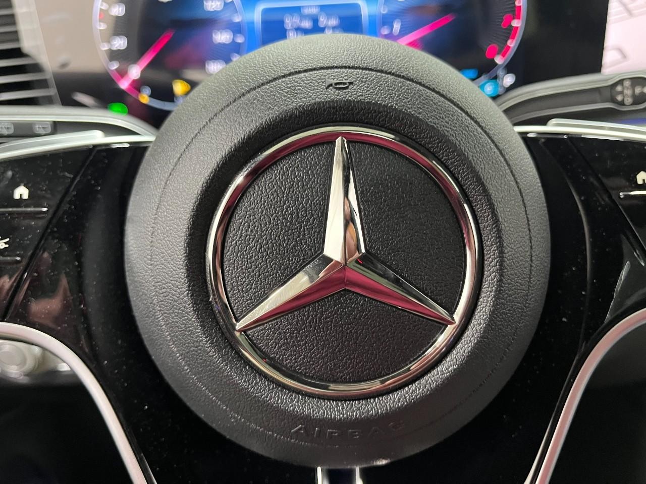 Mercedes-Benz GLS Vehicle Full-screen Gallery Image 23