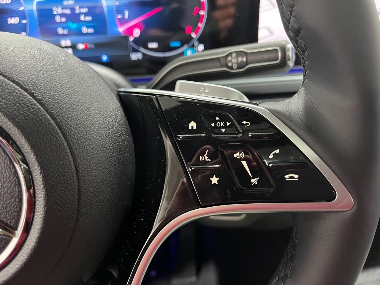 Mercedes-Benz GLS Vehicle Full-screen Gallery Image 24