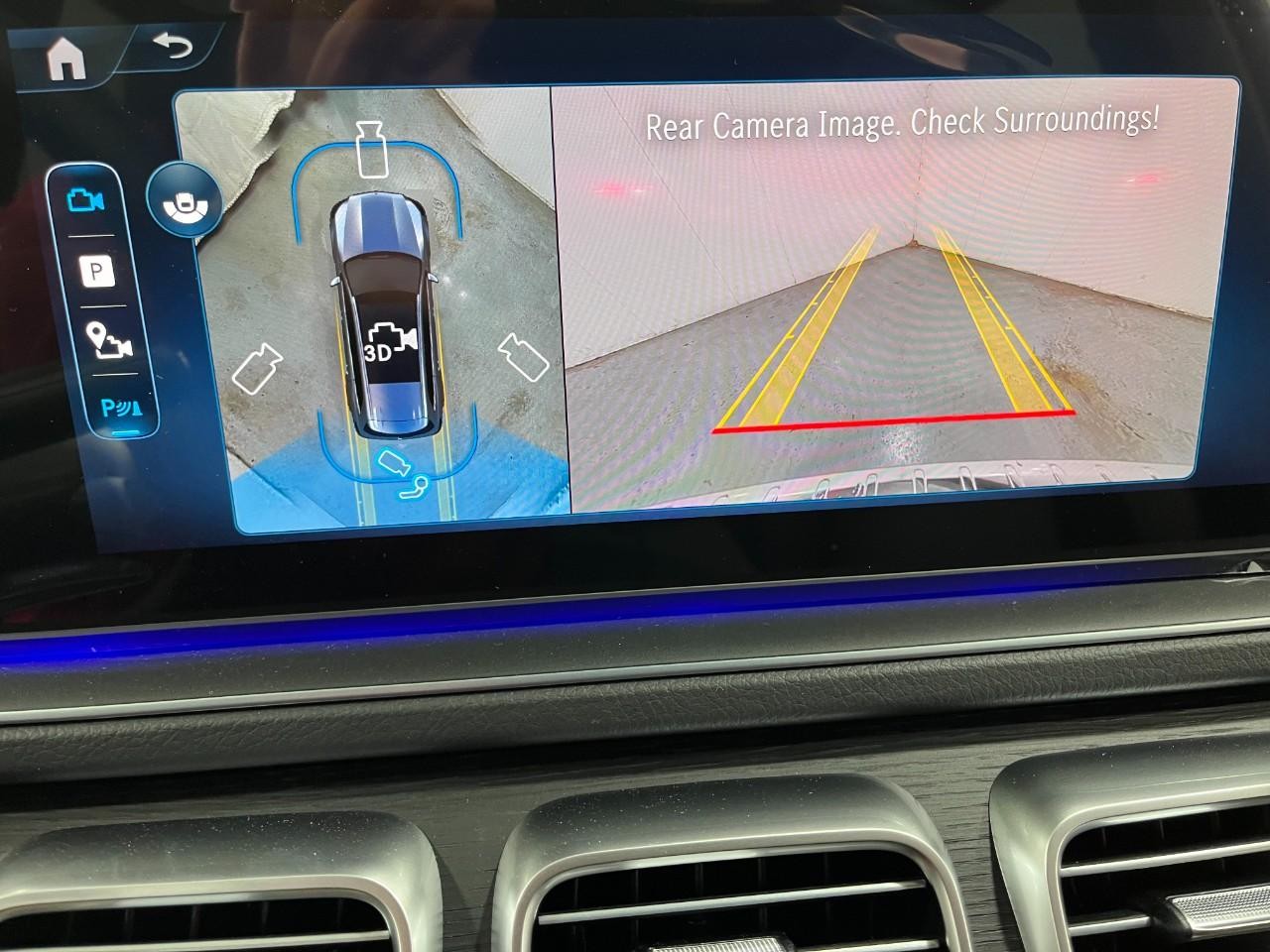 Mercedes-Benz GLS Vehicle Full-screen Gallery Image 27