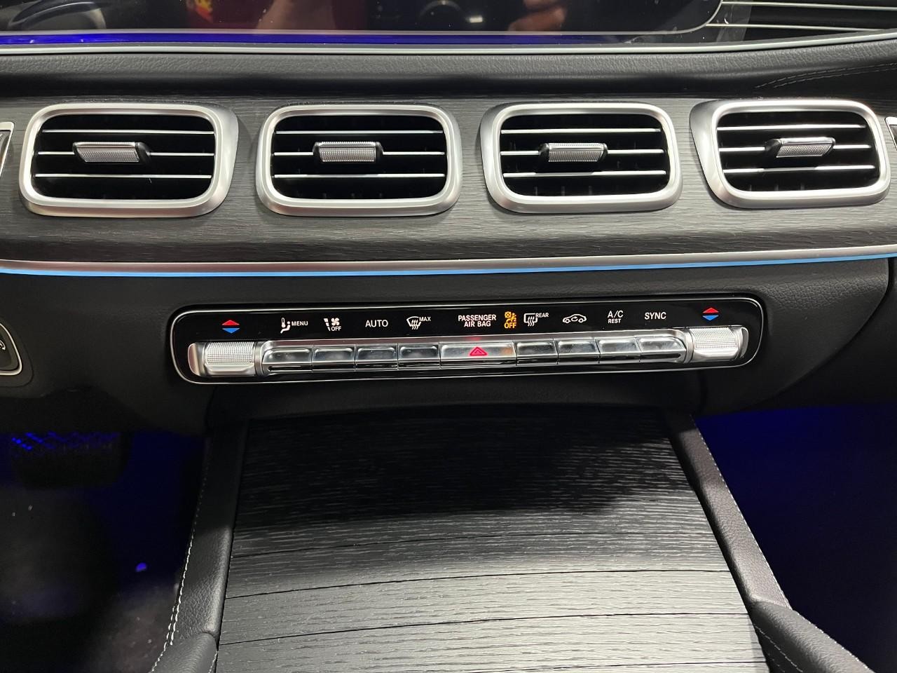 Mercedes-Benz GLS Vehicle Full-screen Gallery Image 28