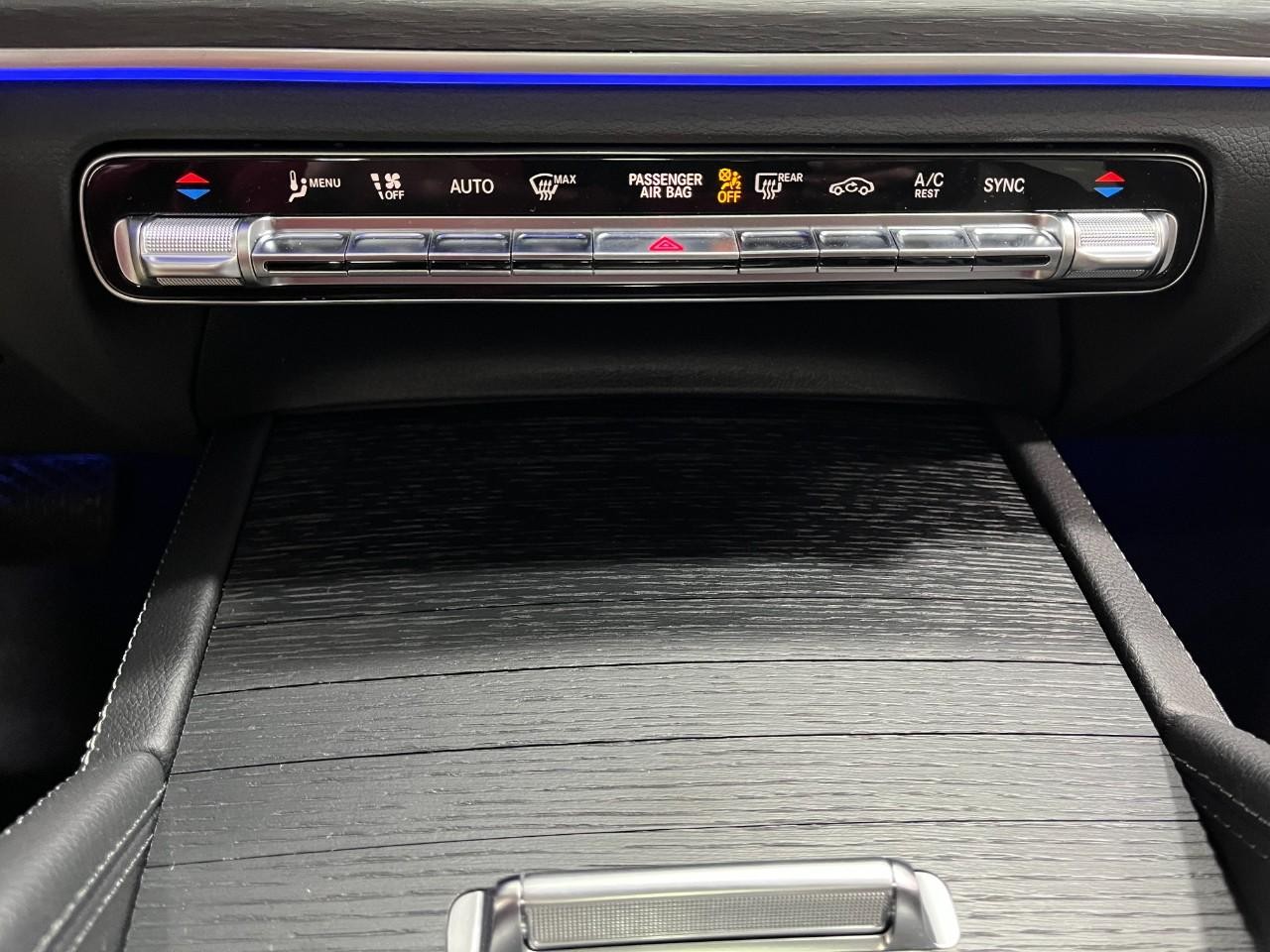 Mercedes-Benz GLS Vehicle Full-screen Gallery Image 29