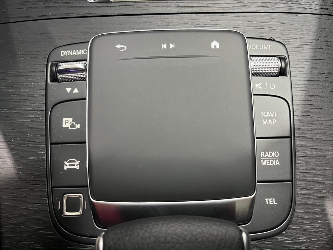 Mercedes-Benz GLS Vehicle Full-screen Gallery Image 31