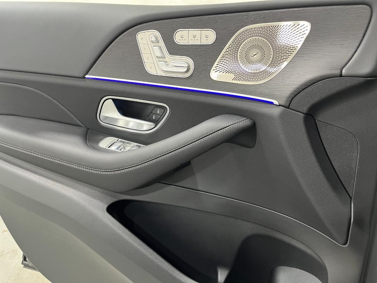 Mercedes-Benz GLS Vehicle Full-screen Gallery Image 33