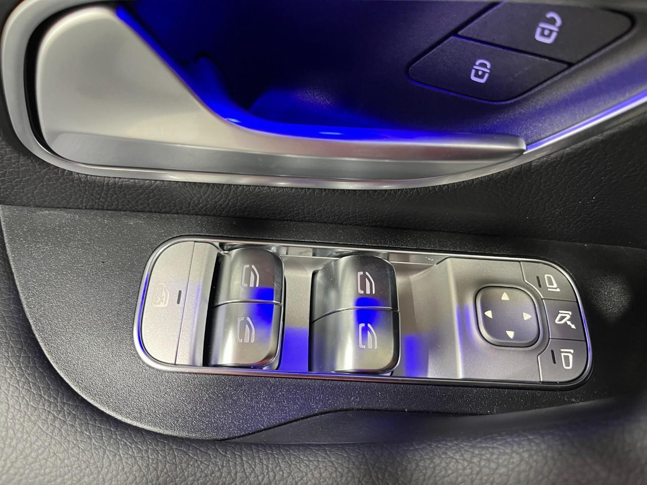 Mercedes-Benz GLS Vehicle Full-screen Gallery Image 37