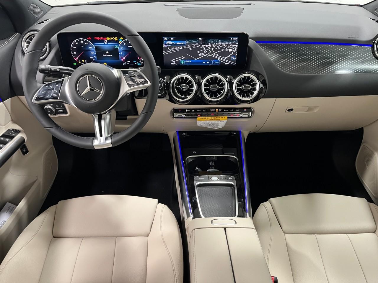Mercedes-Benz GLA Vehicle Full-screen Gallery Image 14